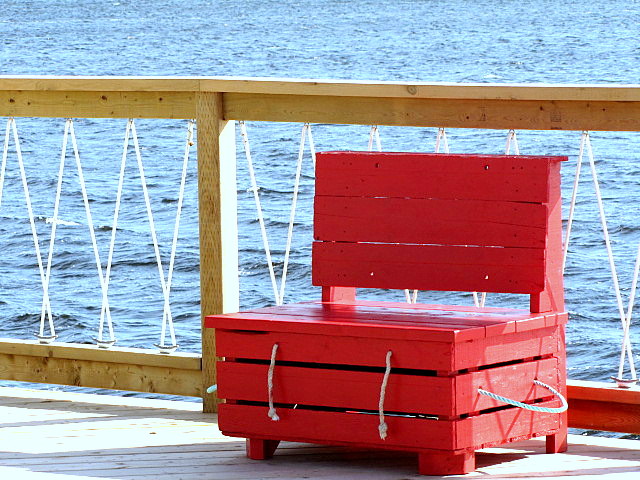 Tangier Lobster - Lobster Crate Red Bench